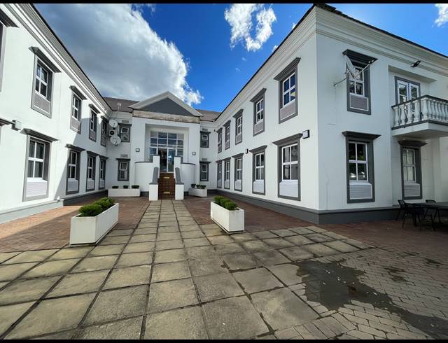 172M² OFFICE TO LET IN BRYANSTON